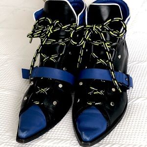 Emilio Pucci ankle boots. Size 38, Black & Blue Leather.